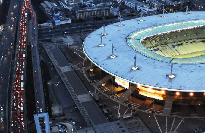 Dojazd we Francji ze stacji do stadionów piłkarskich
